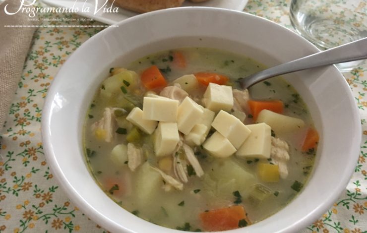 Sopa de Pollo y Vegetales o Chupe